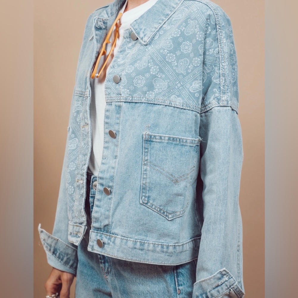 Shop Stevie paisley boxy jean denim jacket size XL light wash blue‎